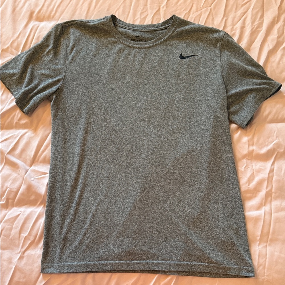 Nike Men's Heather Gray Short Sleeve Tee